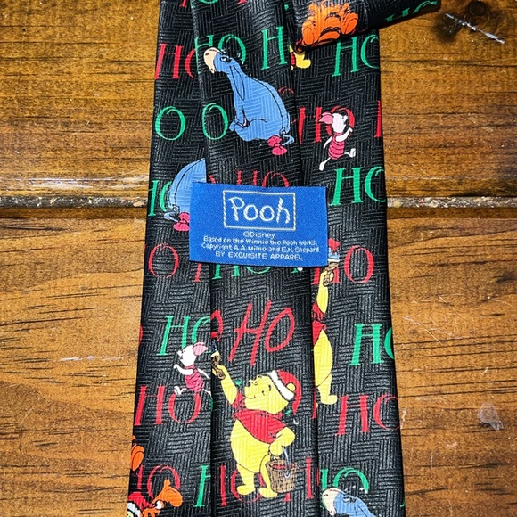 Vintage Pooh Bear Christmas Holiday Print Neck Tie- OS - Picture 3 of 4